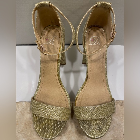 Sz 9 M Delicious Shiner Gold Shimmer Strappy Open Toe Sandal Block High Heels - Picture 9 of 15